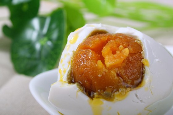 咸鴨蛋為什么會(huì)出油,咸鴨蛋的腌制方法