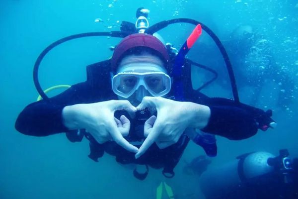 潛水衣是怎樣發明的,潛水服的功能與作用