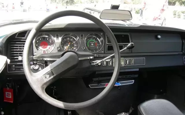 汽車的方向盤為什么是圓的,圓形方向盤和D形方向盤的區別