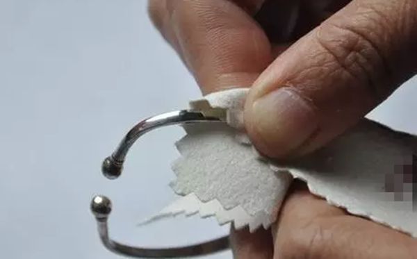 怎樣處理發黑的銀飾？