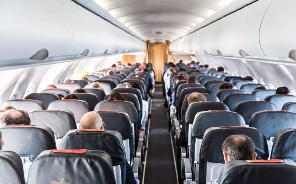 行李在規(guī)定位置收好