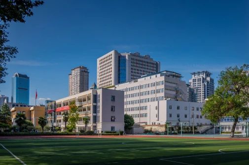 南京第五高級中學是公立還是私立,是重點中學嗎？