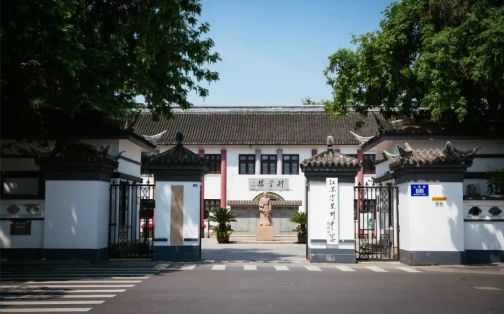 蘇州中學校簡介概況（建校歷史、地址、師資、校訓、環境）