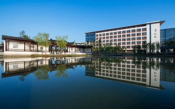 昆山中學(xué)簡(jiǎn)介概況（建校歷史、地址、師資、校訓(xùn)、環(huán)境）