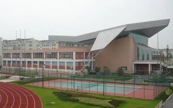 昆山震川高級(jí)中學(xué)簡(jiǎn)介概況（建校歷史、地址、師資、校訓(xùn)、環(huán)境）