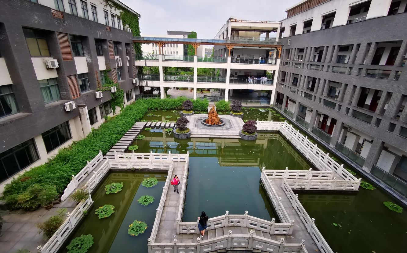 杭州第七中學是公立還是私立,是重點中學嗎？