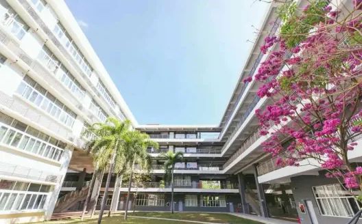 深圳華僑城高級中學(xué)簡介概況（建校歷史、地址、師資、校訓(xùn)、環(huán)境）