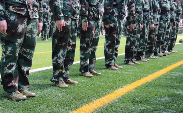大學軍訓穿什么鞋,大一新生軍訓什么鞋子最舒服